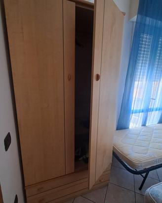 mobili cameretta in legno chiaro