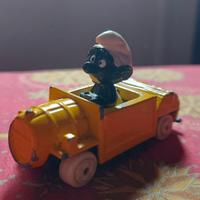 Puffo nero in macchina