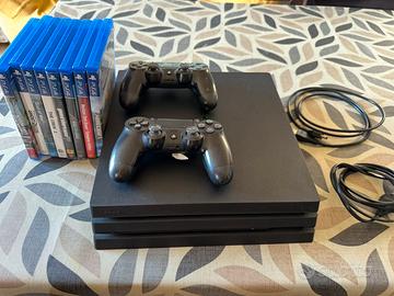 Ps4pro con due controller e 8 giochi