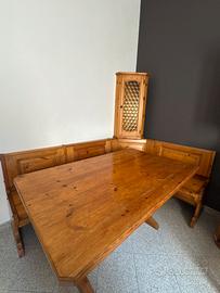 Panca e tavolo in legno