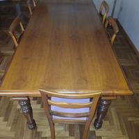 Tavolo più seggiole 