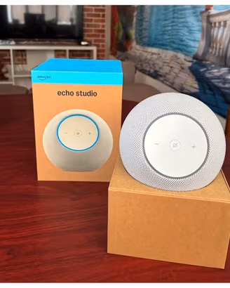 Amazon Echo studio Bianco