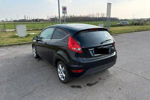 Fiesta 3p 1.4 16v Gpl Titanium