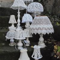 Lampade artigianali shabby con cappello in pizzo