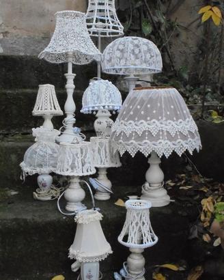 Lampade artigianali shabby con cappello in pizzo