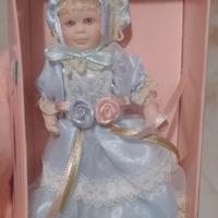 Leopold, bambola da collezione in porcellana