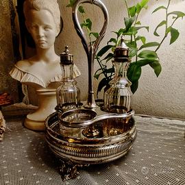 Oliera Stile Vittoriano