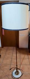 Lampada da terra antica in perfetto stato