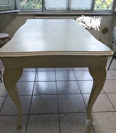 Tavolo stile classico ripitturato bianco