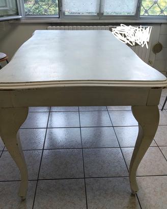 Tavolo stile classico ripitturato bianco