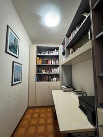PARETE ATTREZZATA LIBRERIA E SCRIVANIA