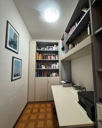 PARETE ATTREZZATA LIBRERIA E SCRIVANIA