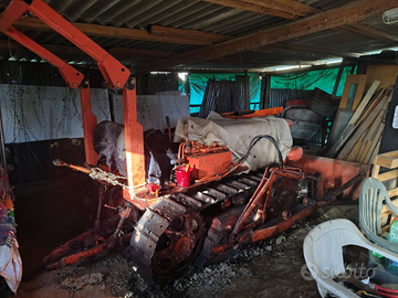 Trattore a cingoli 605 fiat collina