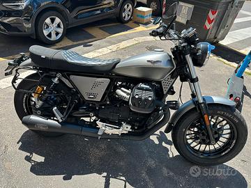 Moto Guzzi v9 bobber