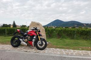 Ducati Streetfighter V4 - 2021 Dark Stealth