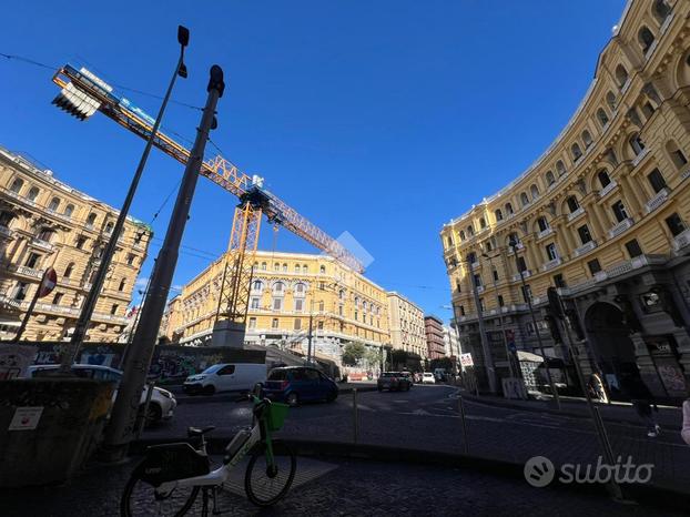 NEGOZIO A NAPOLI