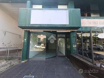 NEGOZIO A QUARRATA