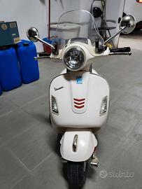 Moto Elettrica Bambini Vespa Scooter a batteria