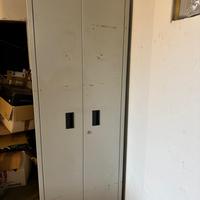 3 armadietti in metalli per attrezzature