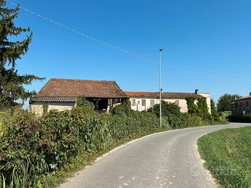 PERZACCO (ZEVIO) Rustico con terreno da ristr