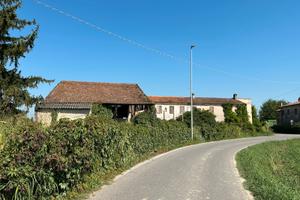 PERZACCO (ZEVIO) Rustico con terreno da ristr