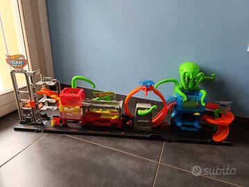 Hotwheels Mega  Carwash con polipo