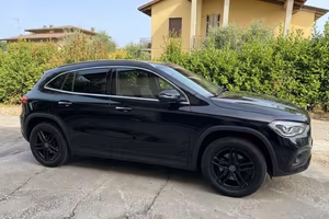 MERCEDES GLA180 tagliandata pronta consegna
