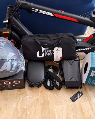 Monopattino Ducati PRO-III R mai usato + accessori