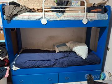 letto a castello blu