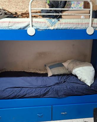 letto a castello blu