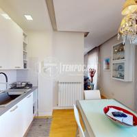 Appartamento di 3 vani e accessori finemente ristr