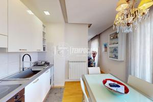 Appartamento di 3 vani e accessori finemente ristr