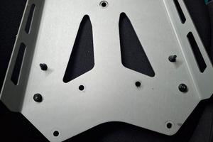 piastra bauletto alluminio givi monokey 