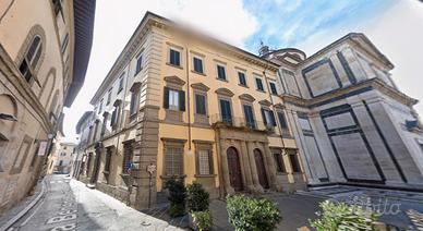 Quadrilocale con terrazzo a Prato centro storico