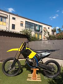 Suzuki rm125