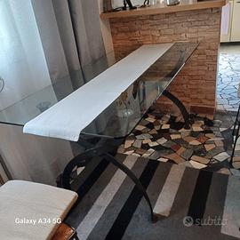 Tavolo ferro e vetro con sedie in ferro