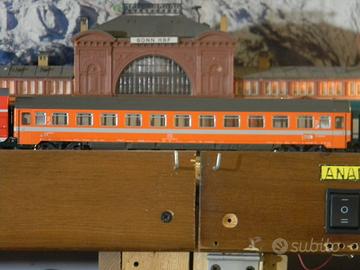 ROCO n. 3 Carrozze  passeggeri e 2 carrozze