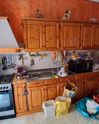 ARREDI CUCINA  E CAMERA DA LETTO