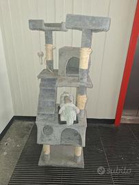 Tiragraffi per gatti e gattini a più piani