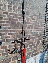 Tagliasiepe a manico lungo