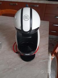 MACCHINA  DEL  CAFFE  DOLCE  GUSTO