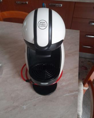 MACCHINA  DEL  CAFFE  DOLCE  GUSTO