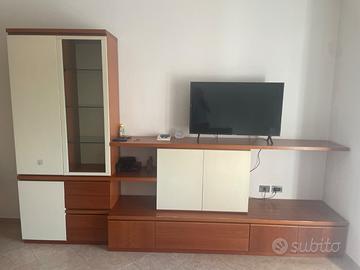 mobile tv soggiorno + tavolo con sei sedie