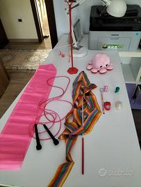 Oggetti ginnici ed altro per bambine