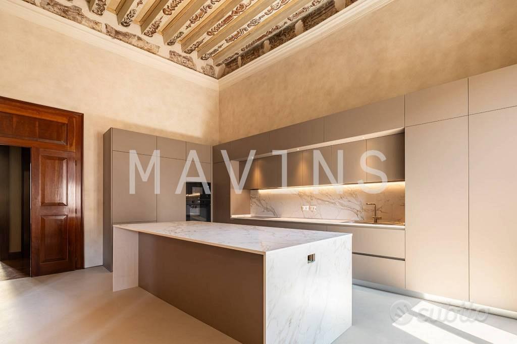 Appartamento di 325 m² con più di 5 locali a Veron - Altro