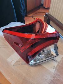 Faro posteriore sx originale Toyota Auris