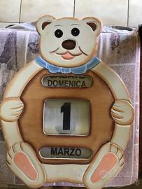 Calendario arredo in legno a forma di orso