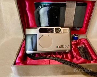 CONTAX T2 con Bandiera Italiana.