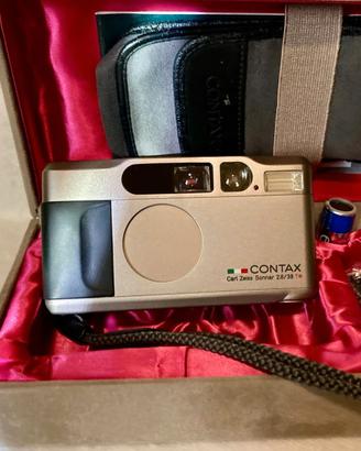 CONTAX T2 con Bandiera Italiana.