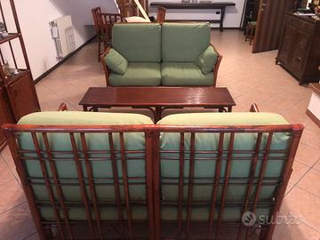 2 divani biposto in rattan più tavolino